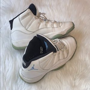 Jordan 11 Retro Legend Blue